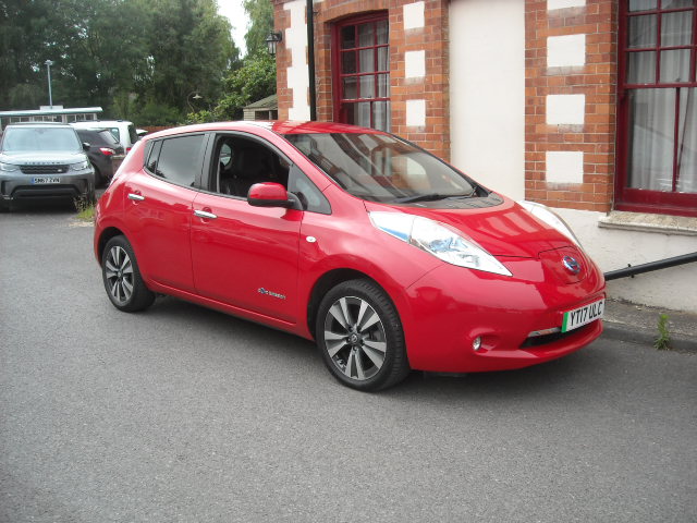 2017 NISSAN LEAF